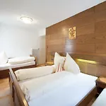 In Near Stablein Lift Apartamento *