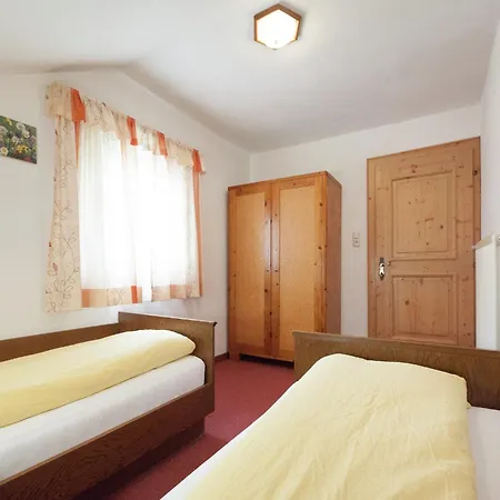 In Near Stablein Lift Appartamento