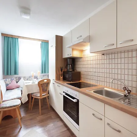 Apartment In Near Stablein Lift